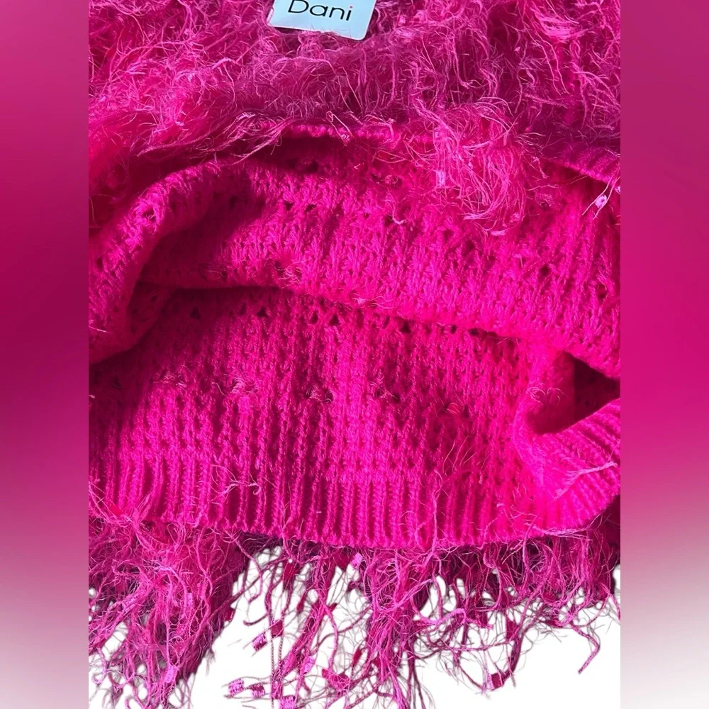 NWT Women’s Davi & Dani Vibrant Pink Eyelash Sweater in Size Large. - Picture 6 of 10